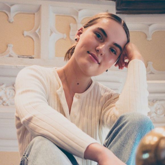 Meet your Posher, Nina - Picture 1 of 1